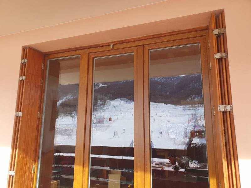 Entreprise de menuiserie pour la fourniture et la pose de volets et fenêtres en PVC faux bois  Serre Chevalier