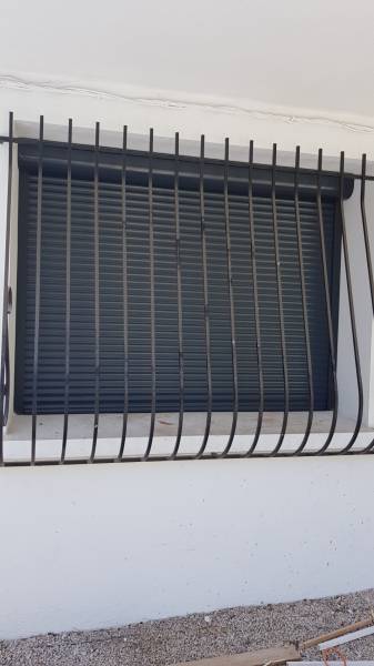vue extérieure volet roulant électrique